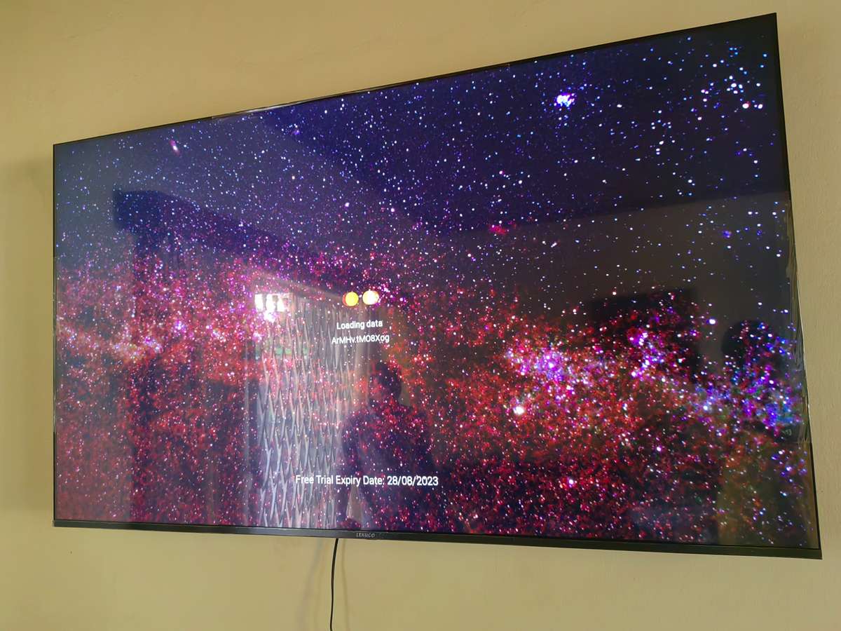 50" Frameless smart tv