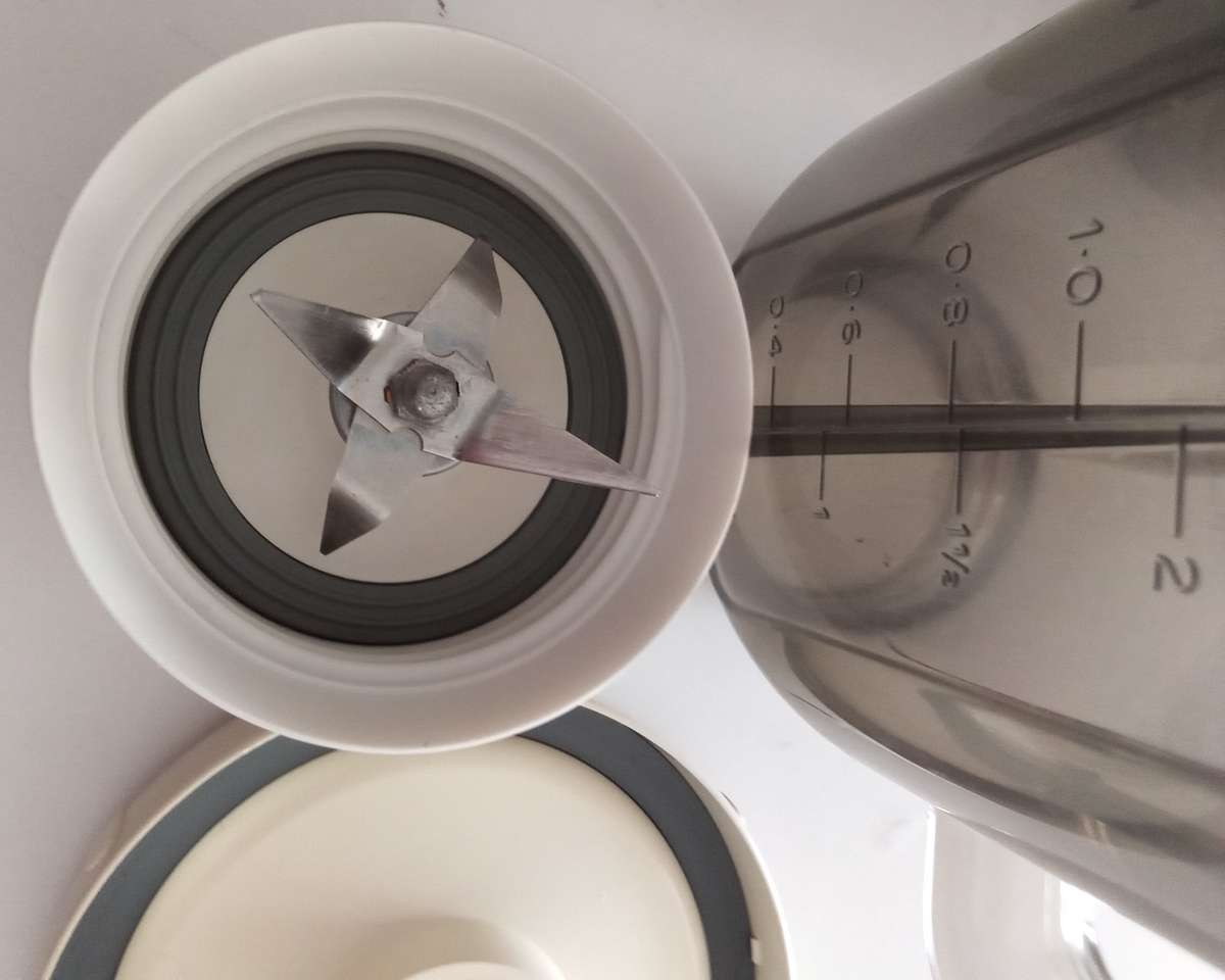 KENWOOD A901 MIXER WITH LIQUIDIZER.BRAND NEW MOTOR. EXCELLENT WORKING CONDITION.