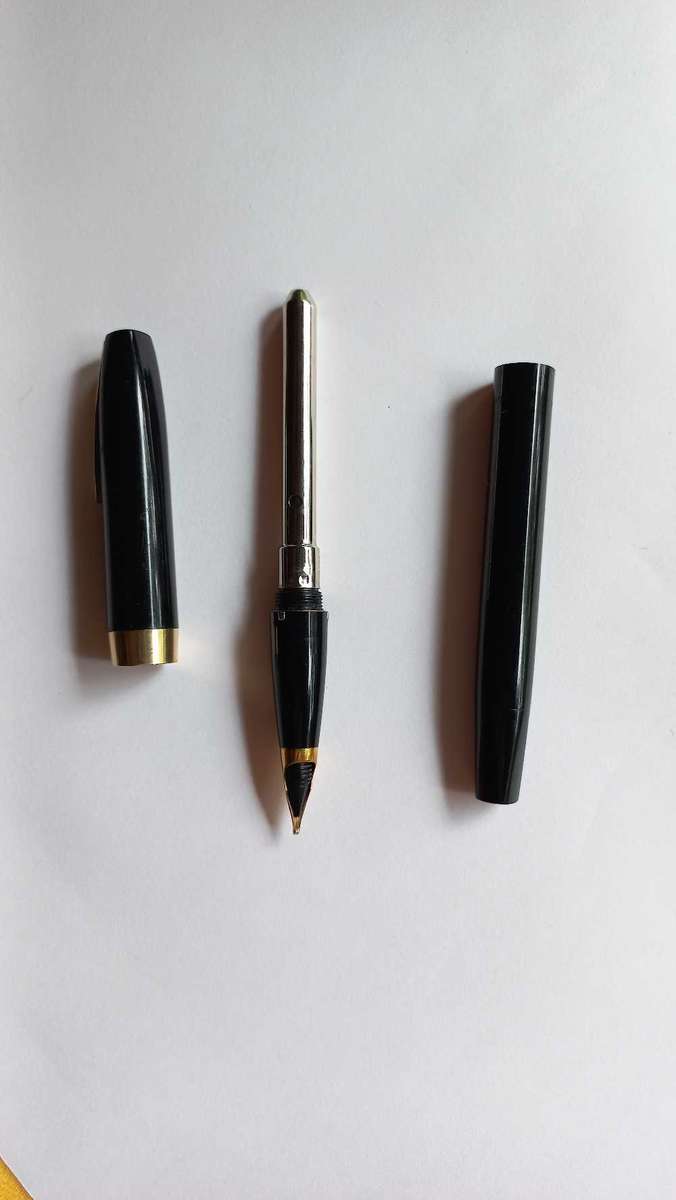Vintage Sheaffer fountain pen- white dot