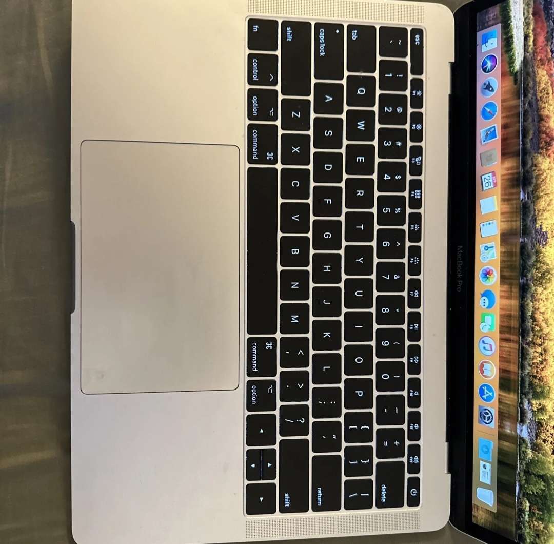 MacBook Pro 2017 non touchbar 8GB ram, 128GB ram, i5