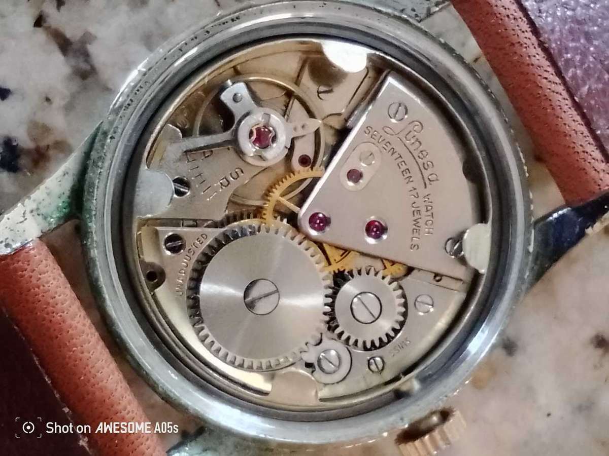 Lunesa 17 jewels.50/60s era. 30x38mm.Runs well.Lovely watch.On leather strap