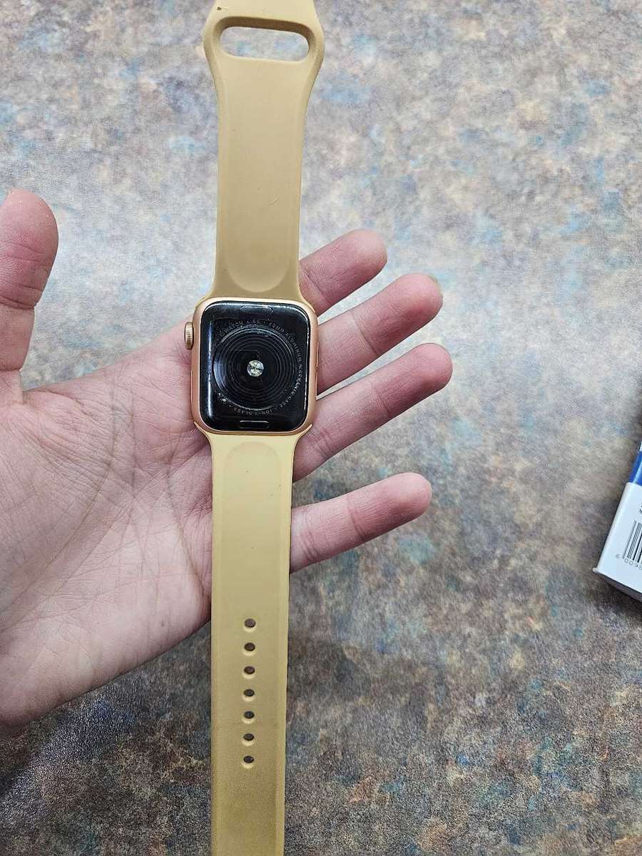 Apple SE Watch Rose Gold