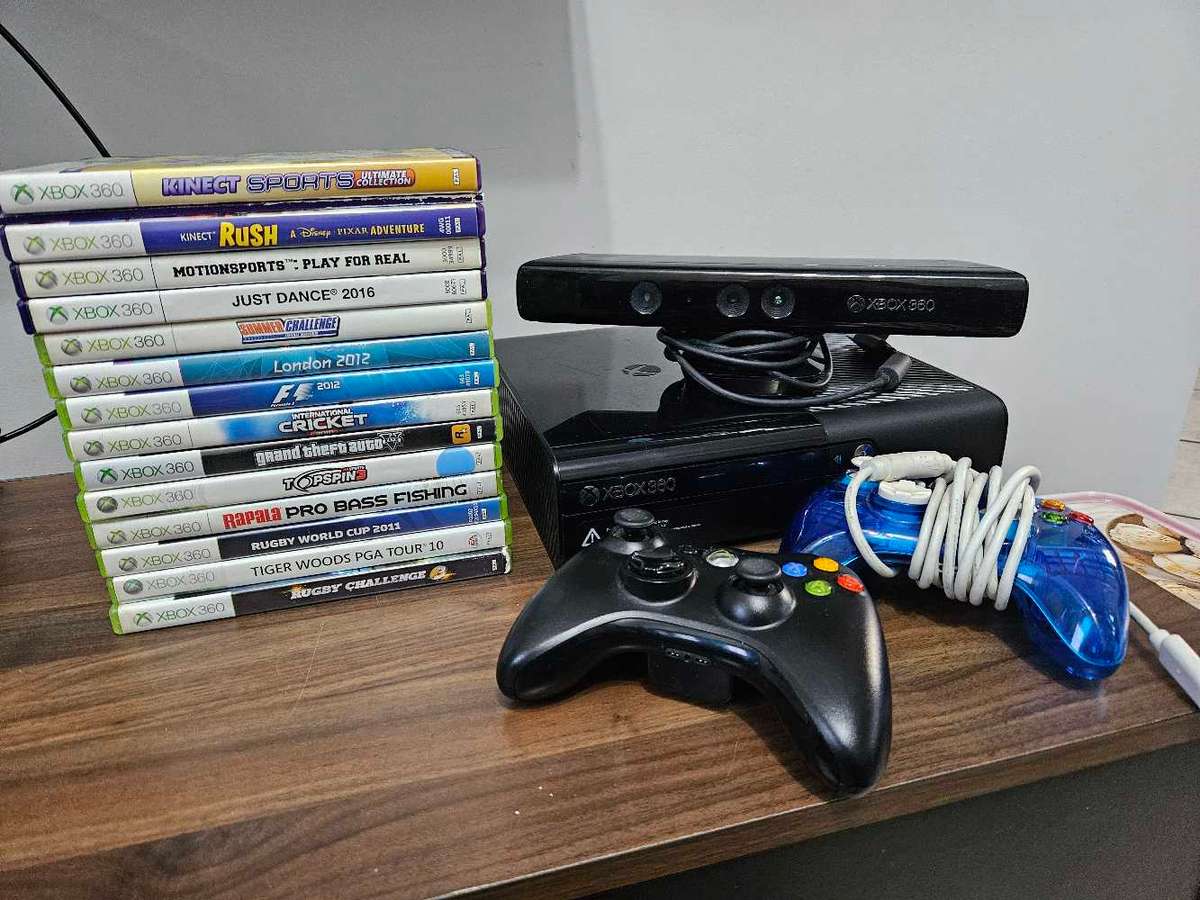 XBOX 360 500GB with Kinect & 14 games