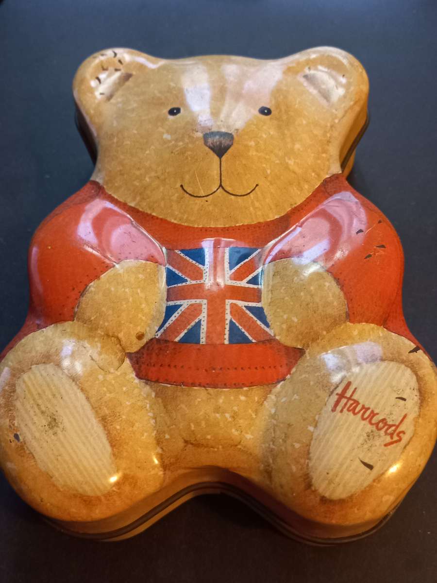 190 Mixed UK Coins in Vintage British Sweets Tin