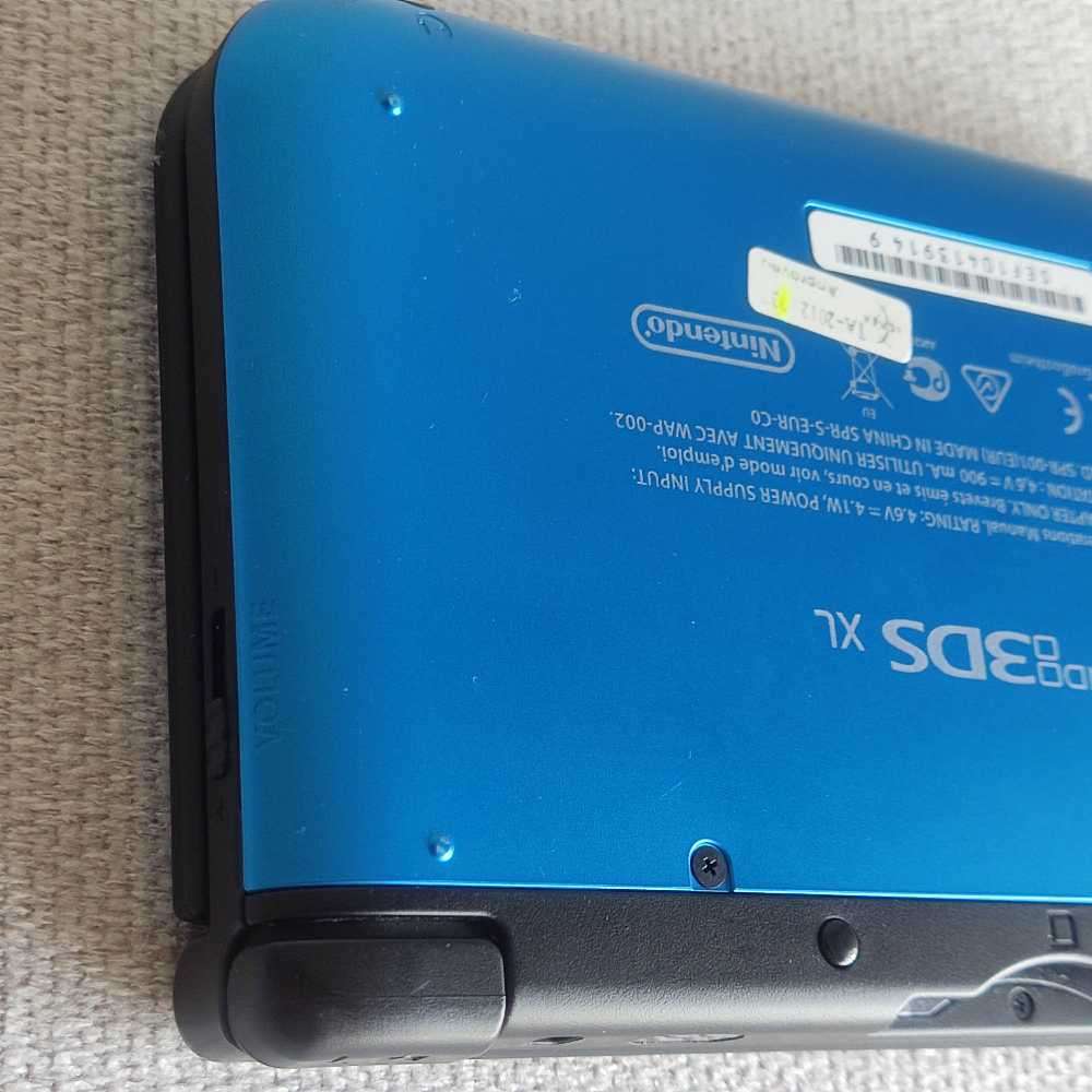 Nintendo 3ds XL console with original charger