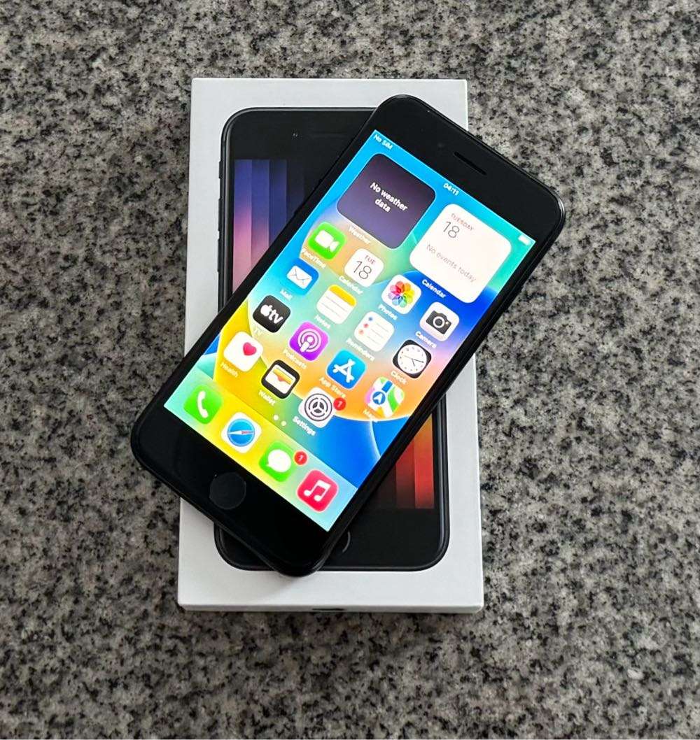 Apple iPhone SE 2022 3rd Gen 64GB - BLACK