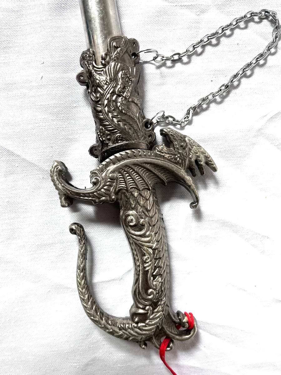 Dagger ornamental dragon
