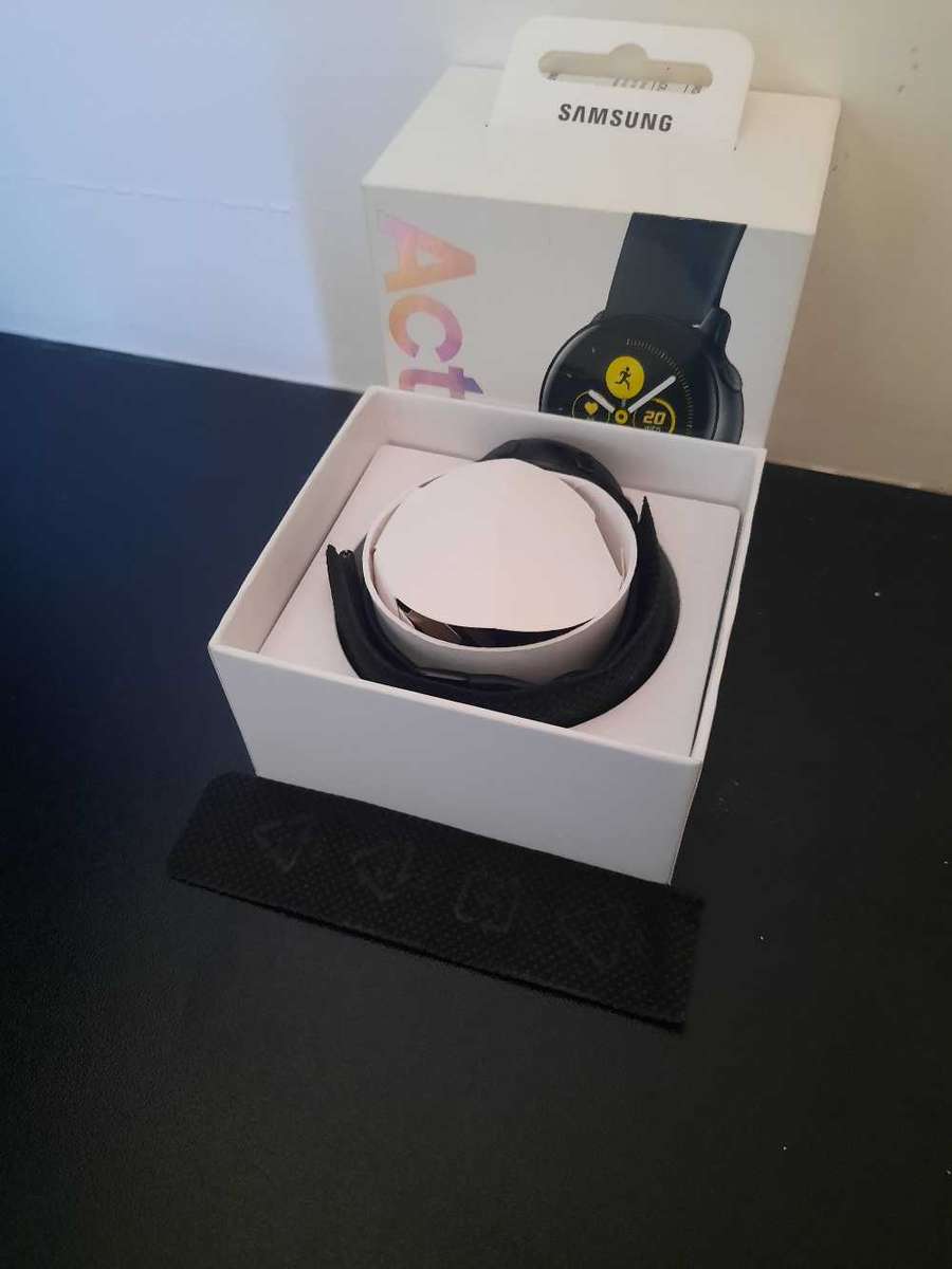 Samsung Galaxy Active Watch in EXCELLENT condition (SM R500)