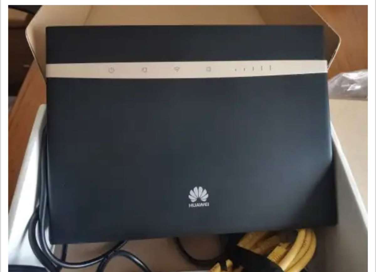 Huawei 4G/5G Router model B525s 65a (It take a SIM CARD) up to 64 users