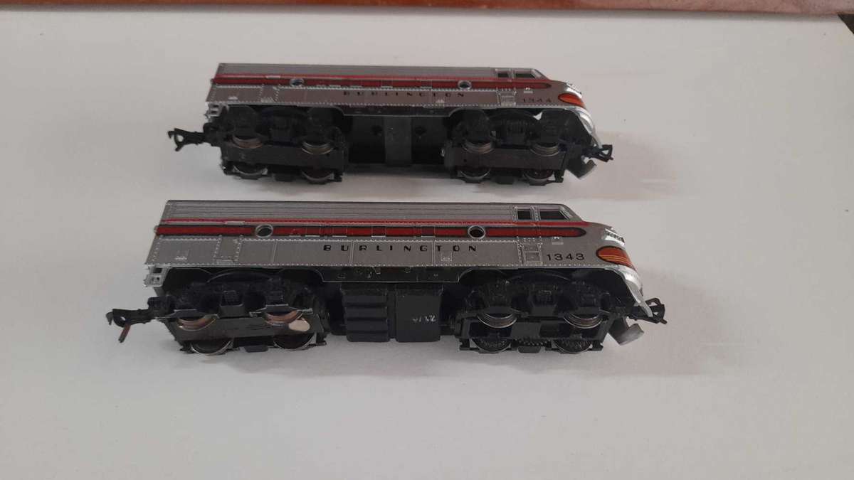 FLEISCHMANN HO DIESEL LOCOMOTIVES - BURLINGTON SET