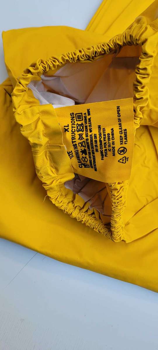 XL High Quality Zip & Buttons 2-Piece Rain Coat (Bid Per Piece)