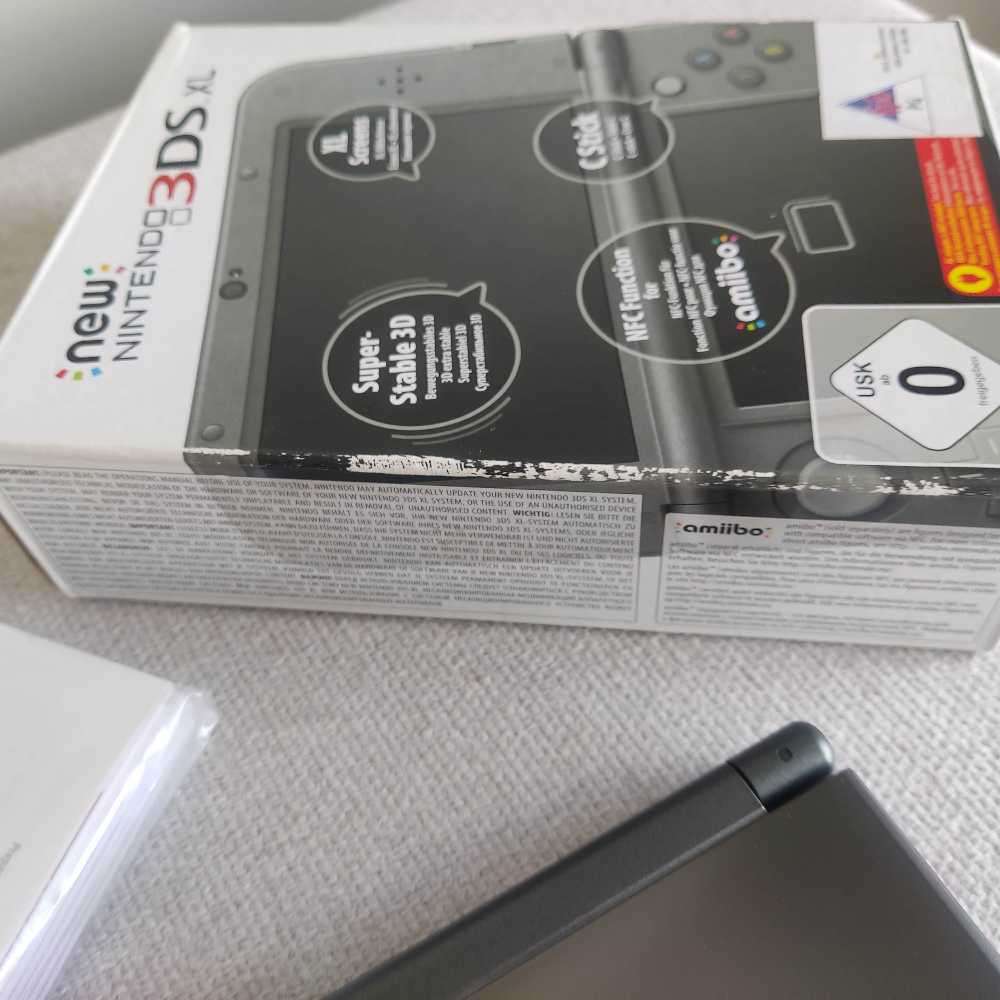 `New` Nintendo 3ds xl console with box +original charger +games (e-shop)
