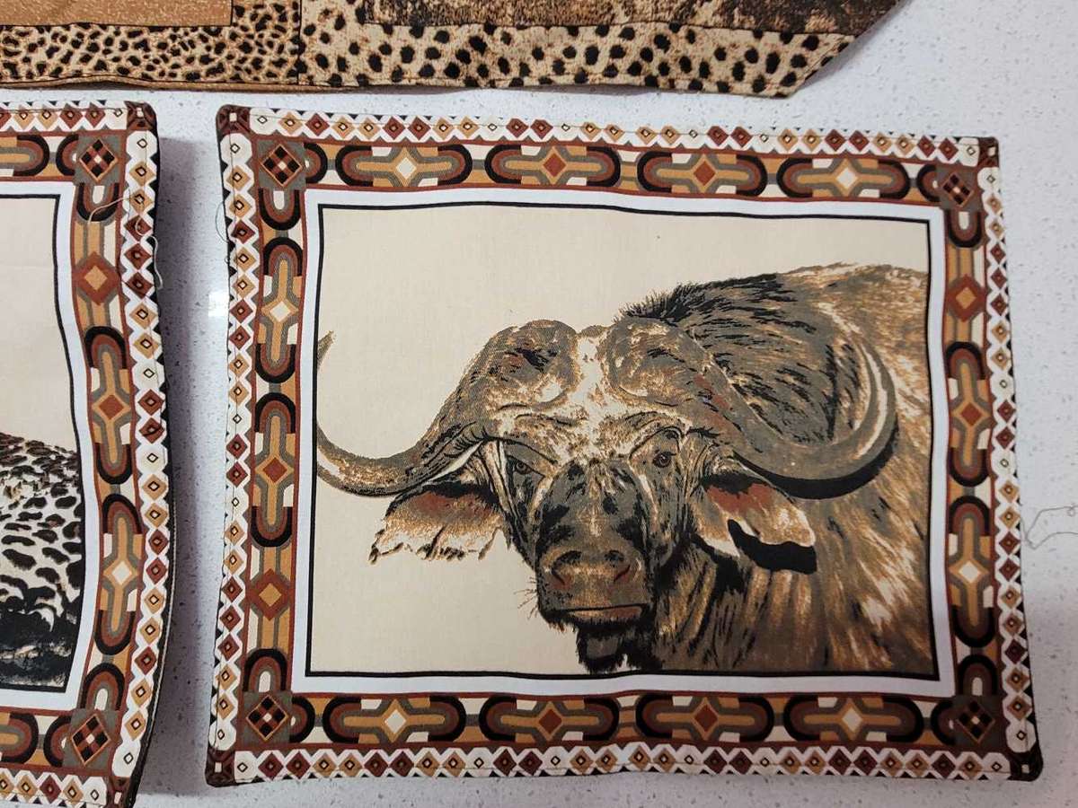 Placemats and Table runner Big 5 Animal print