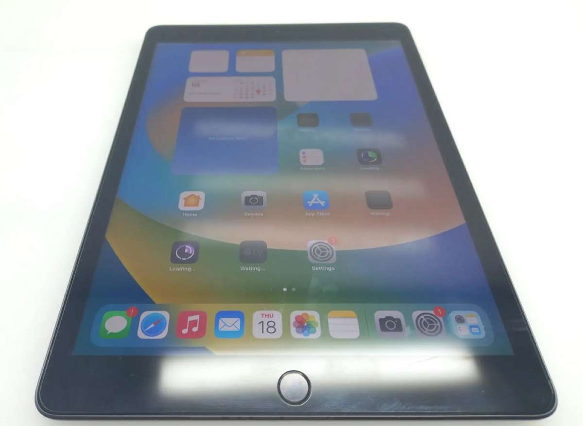 iPad 10.2` 8th Gen (WiFi) 32GB Space Grey - Combo Deal WOW