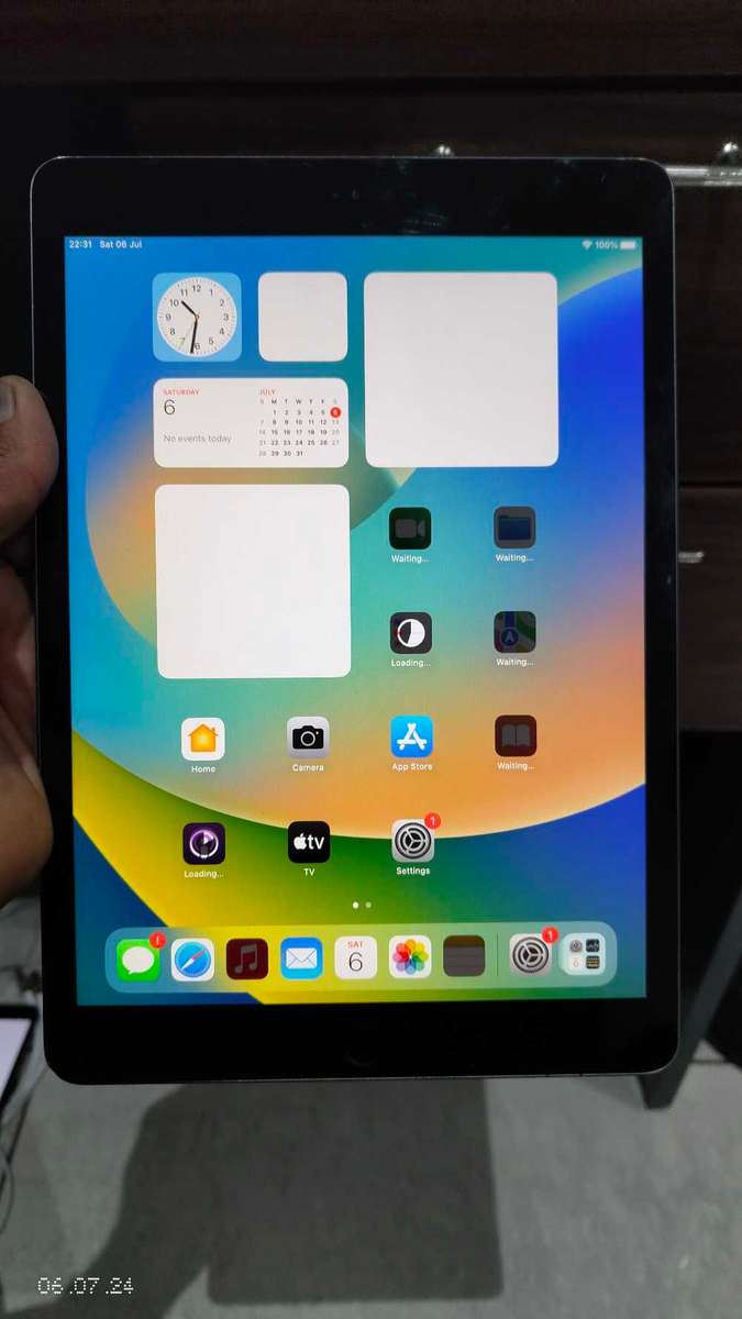 iPad 10.2` (9th Gen) 64GB wifi Only Space Gray (Pre Owned)