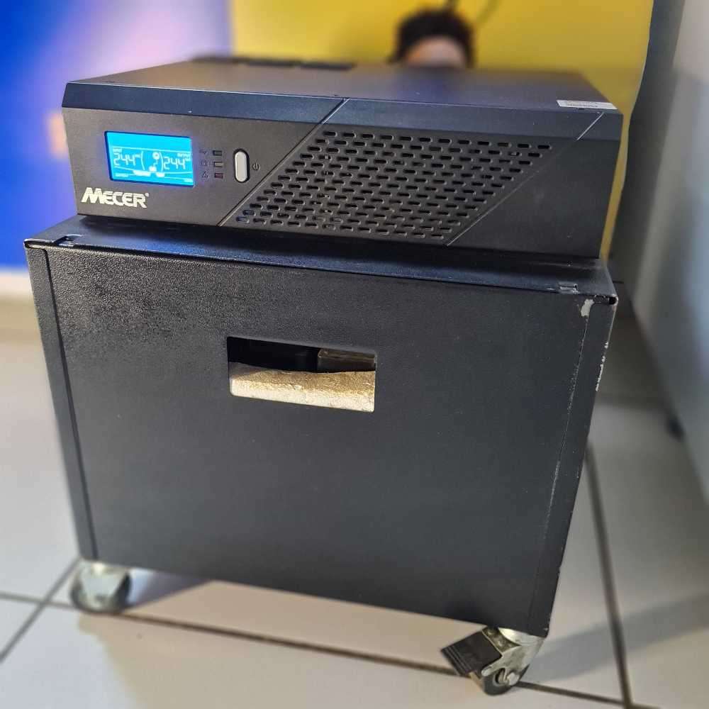 coming with 2 x 12v batteries. MECER power backup. MODEL: LOBO 1200/IVR-1200LBKS