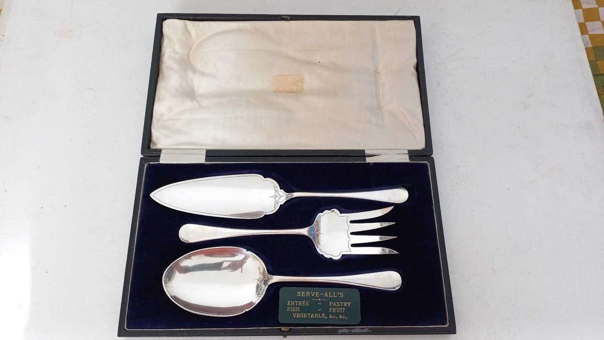 Silver plated Allen & Darwin  servers