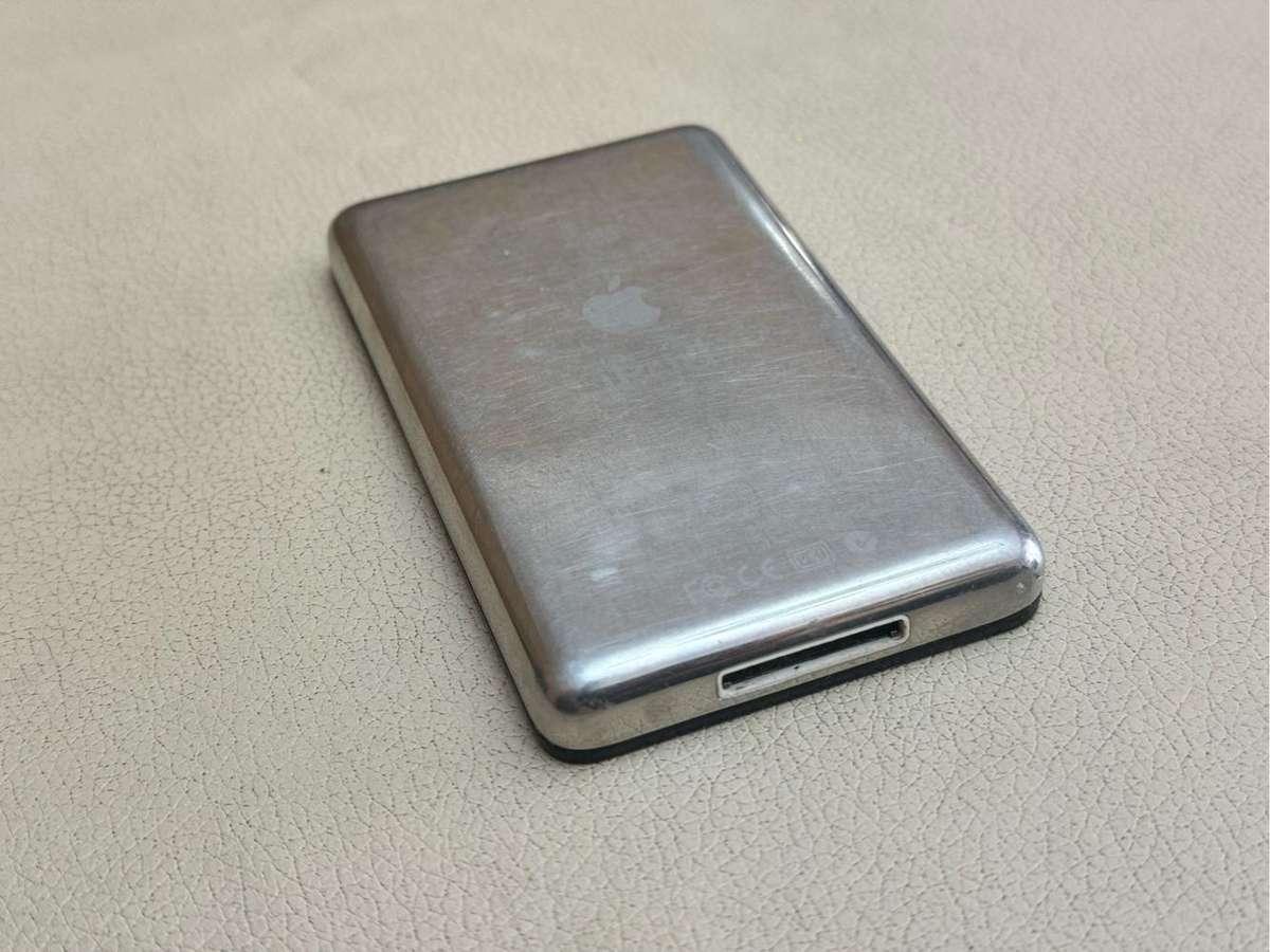 Apple iPod classic 5th Generation Black MA446ZP - 30GB