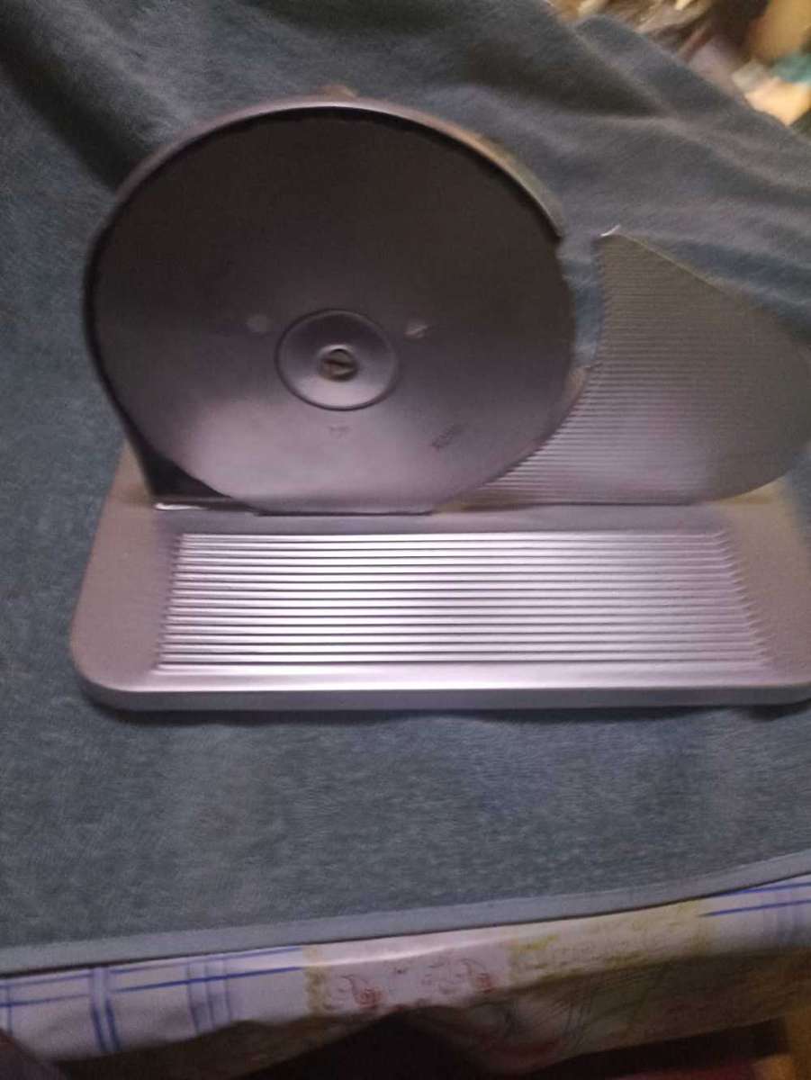 Pineware vintage bread slicer