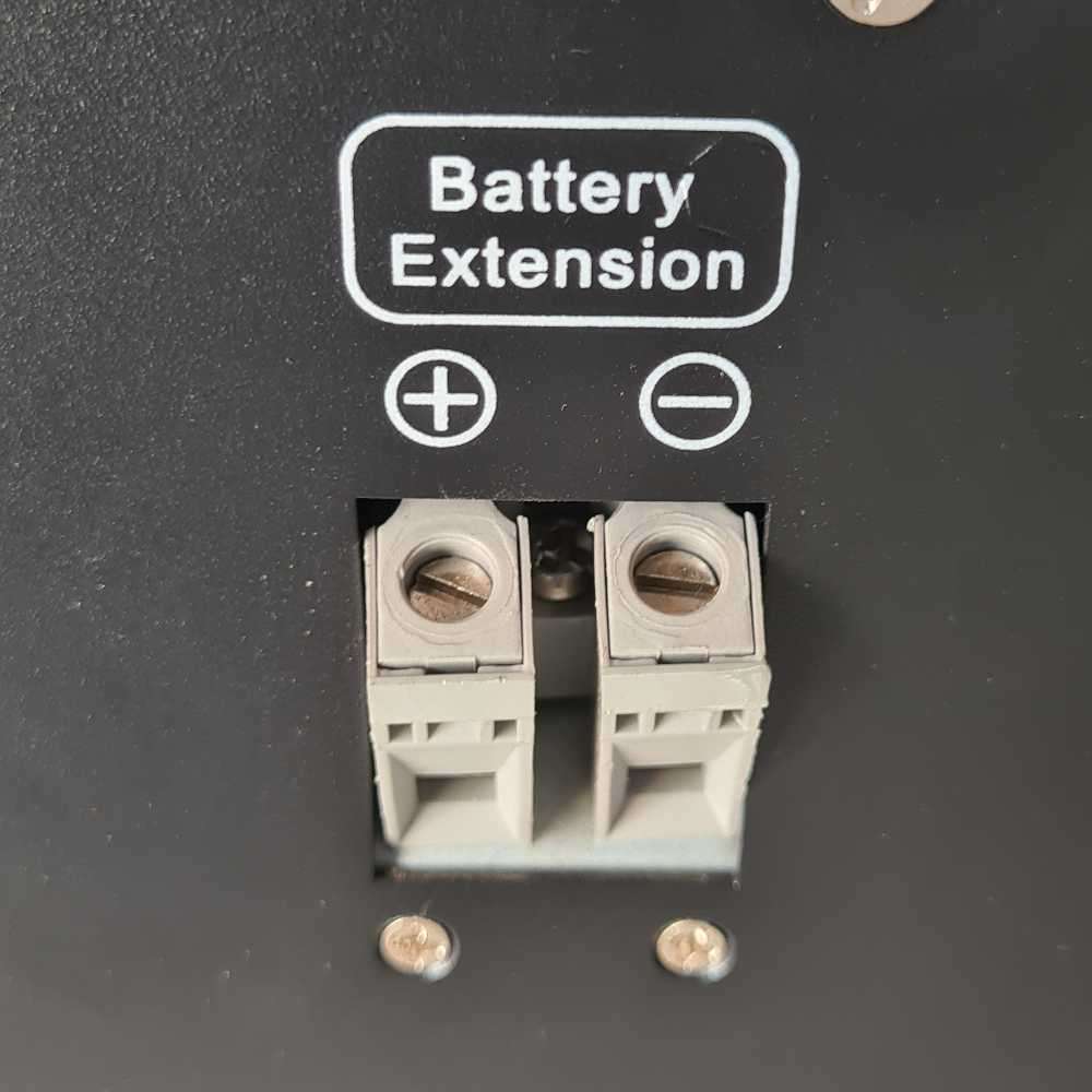 Mecer m-1000w inverter with battery.