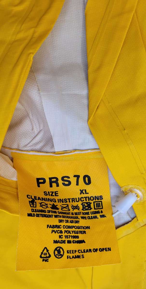 XL High Quality Zip & Buttons 2-Piece Rain Coat (Bid Per Piece)