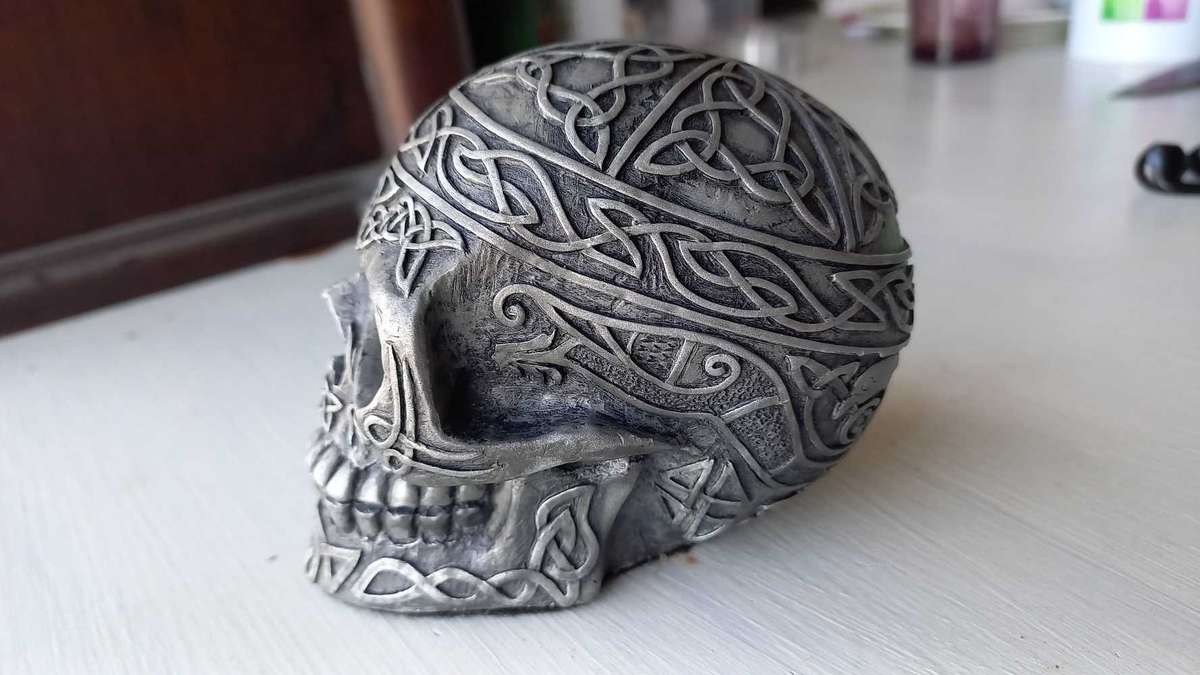 Skull Celtic ornament/figurine