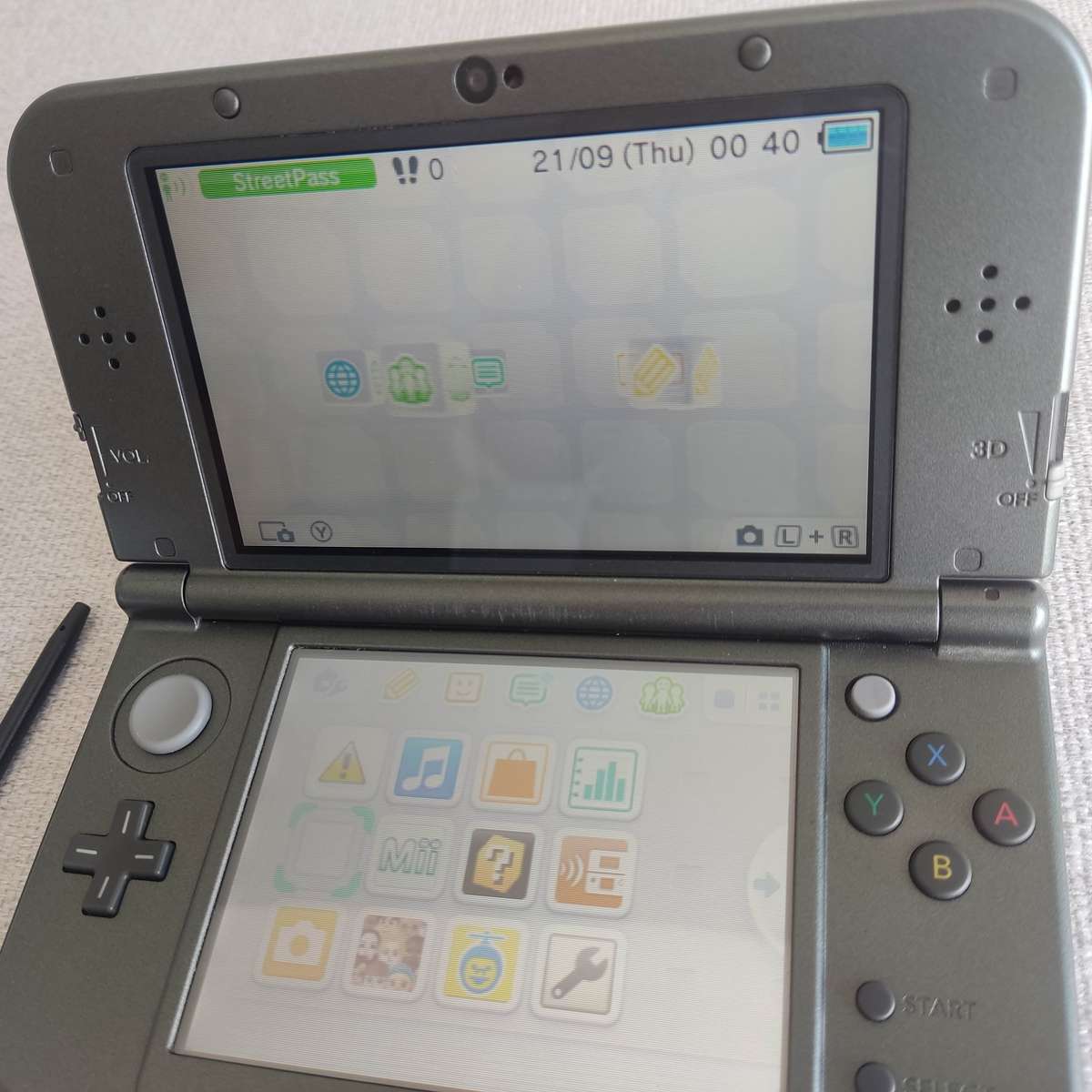 `New` Nintendo 3ds xl console