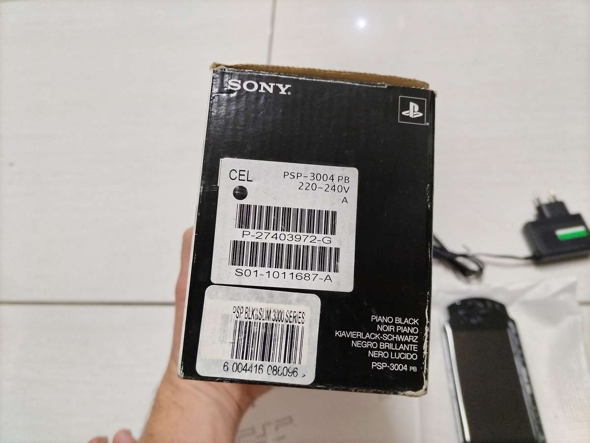 Sony Psp 3000 piano black boxed in mint condition