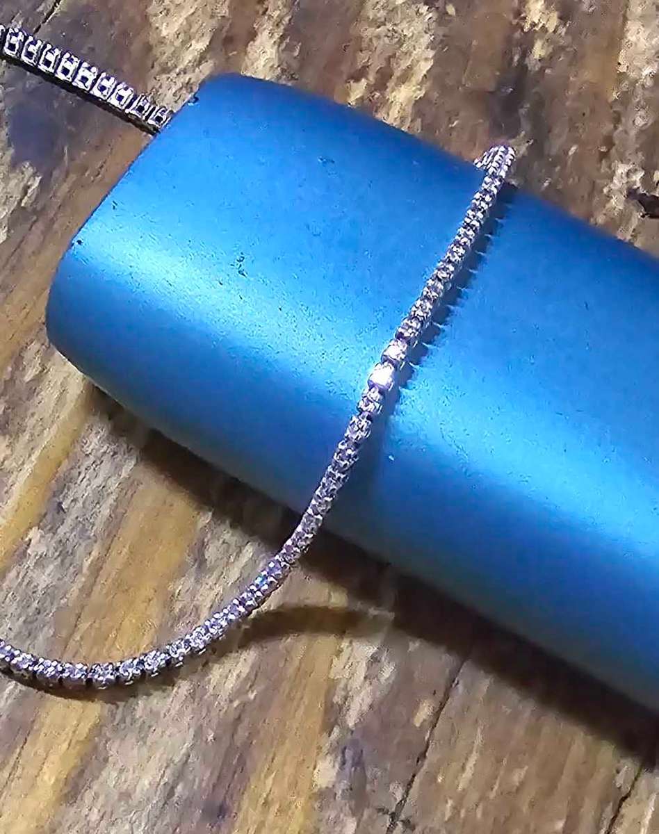 Magnificient Solid Whitegold Tennis Bracelet 1 Carat Natural Diamonds
