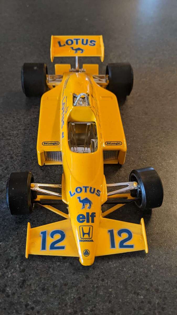 Burago Lotus 97 T Senna