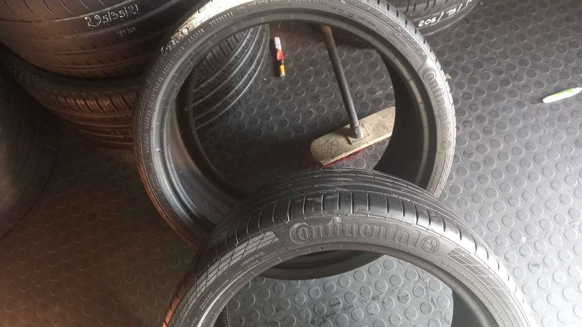 255/30/19 Continental tyres. Not runflats