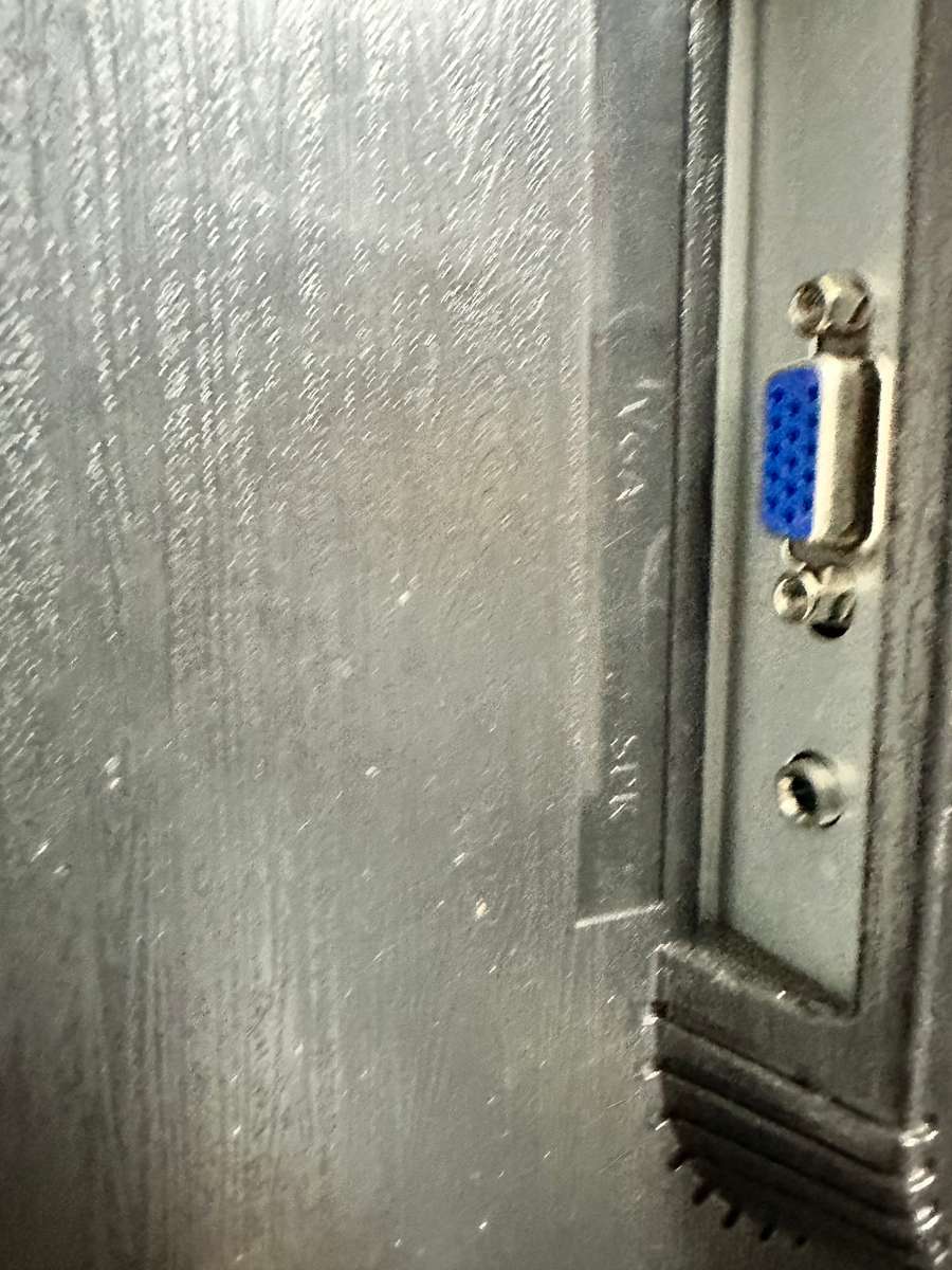 Mecer 18 inch monitor