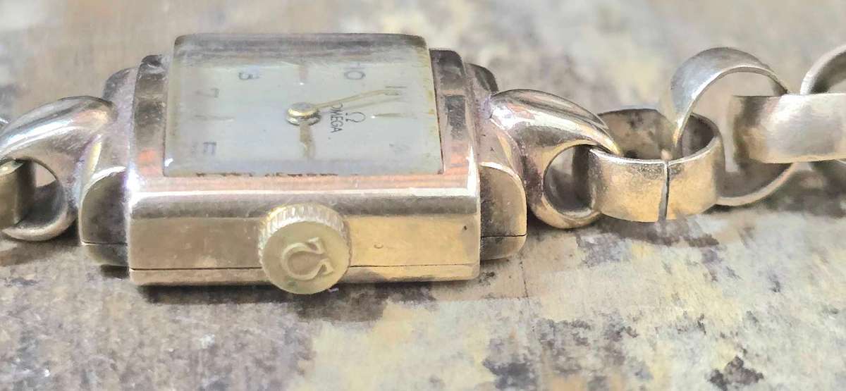 SOLID 9 CARAT  Beutiful Ladies Omega Perfect working Gold Alone 17.7 grams