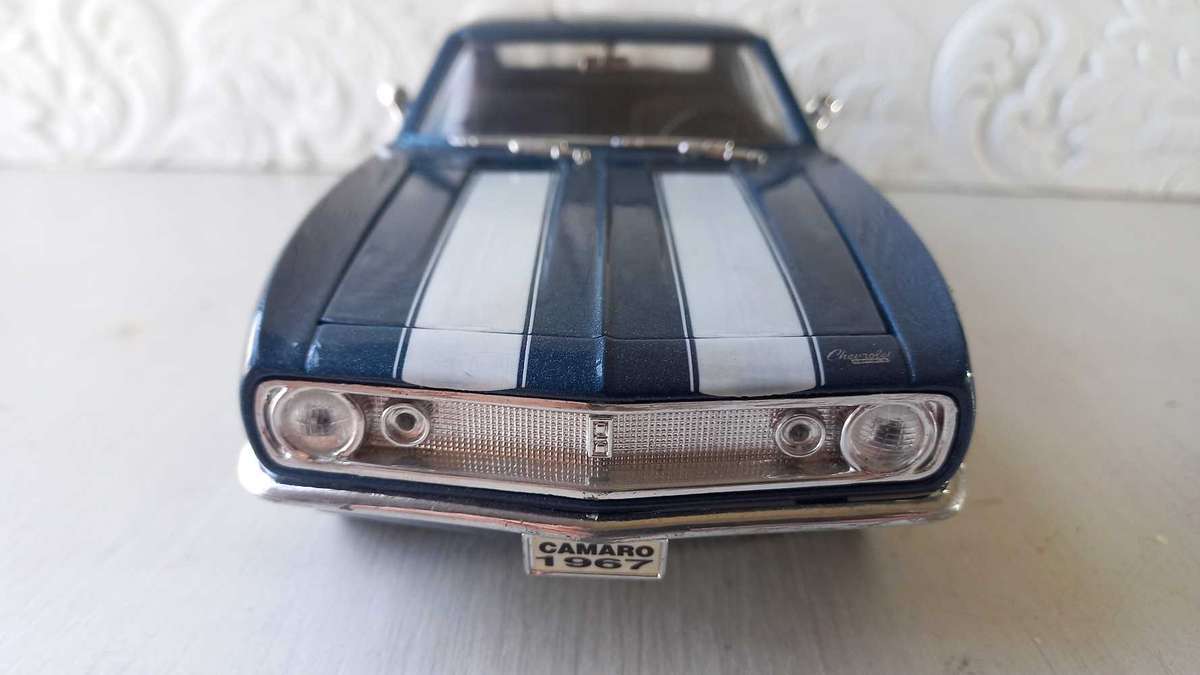 Chevrolet Camaro z28 by Road Legends