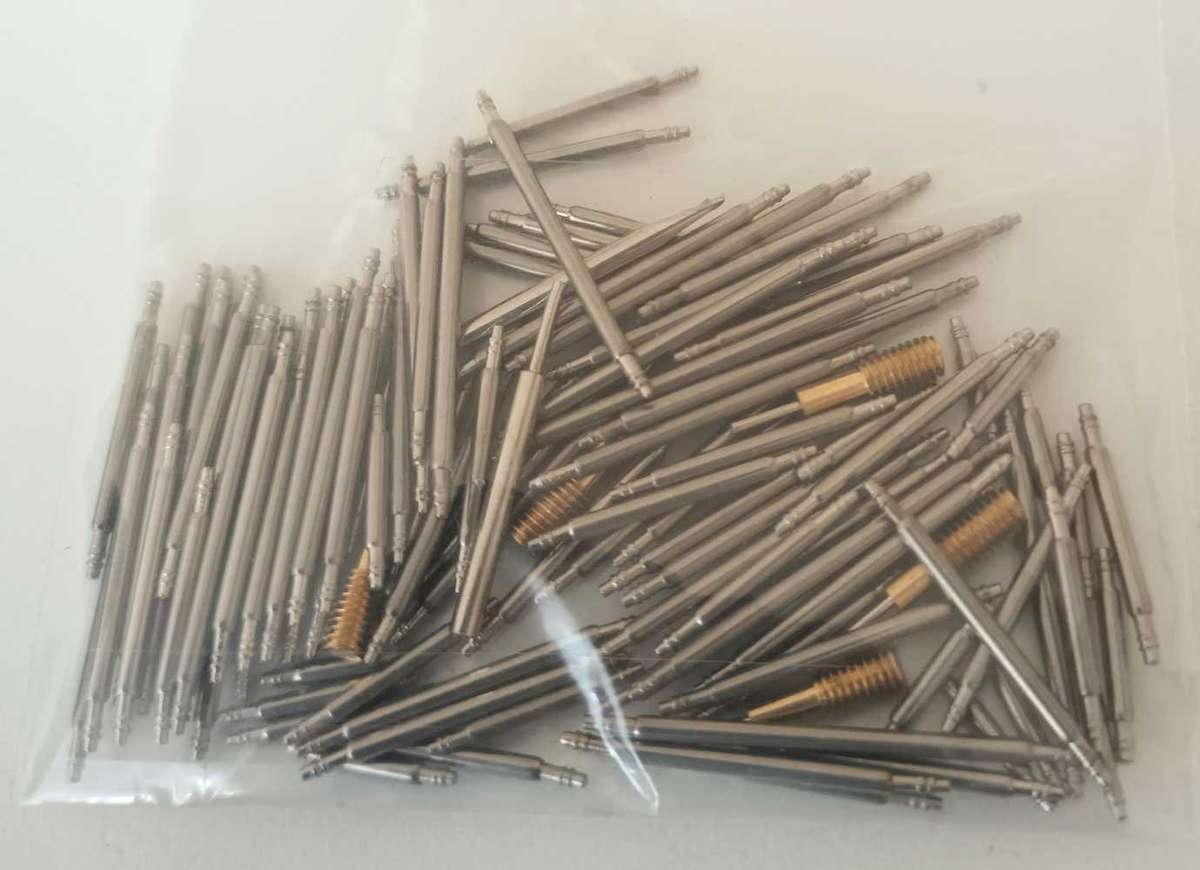 147 PIECE WATCHMAKER REPAIR TOOL KIT IN POUCH. NEW.