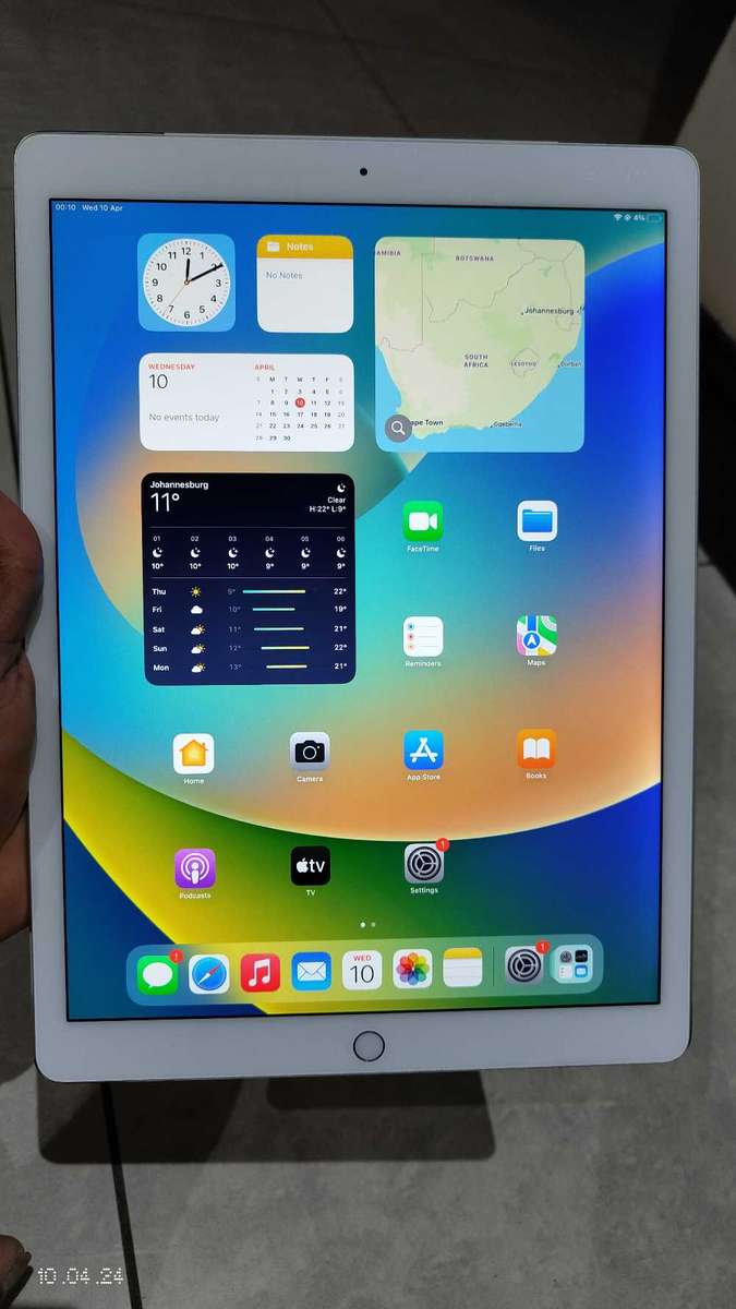 Apple iPad Pro  12.9` A1652(2015) 128GB cell + wifi  silver(Pre owned) clean condition