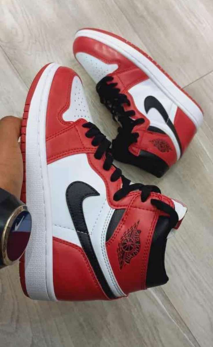 NIke Jordans 1 Retro High