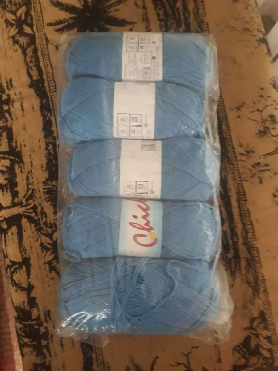 KNITTING WOOL: CHICK DK KNITTING YARN/WOOL  BLUE COLOUR 5 X 100G BALLS