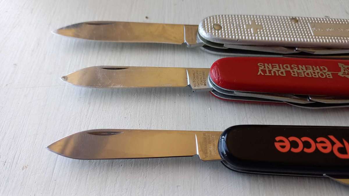 Knife collection border war Era Victorinoxes