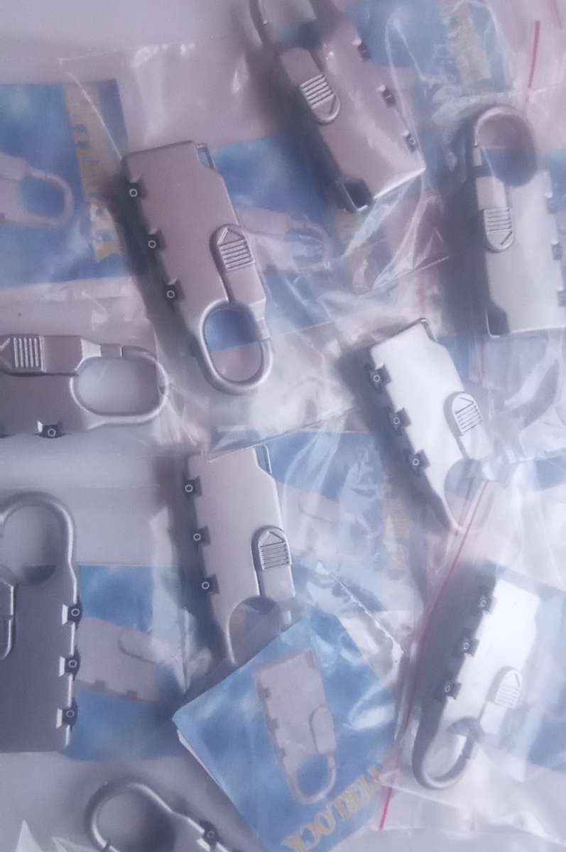 Zipperlock combination lock