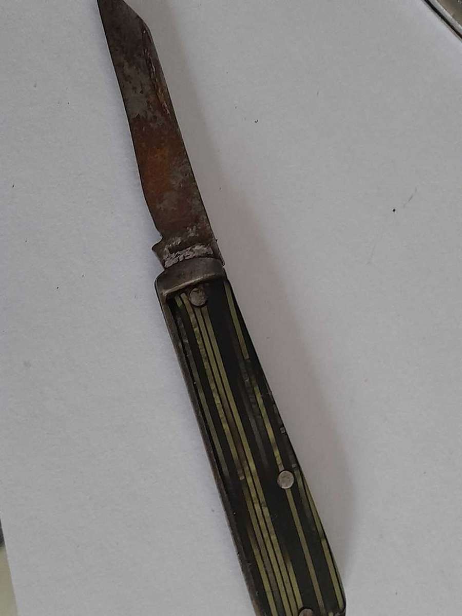 Collection of vintage mini knives.