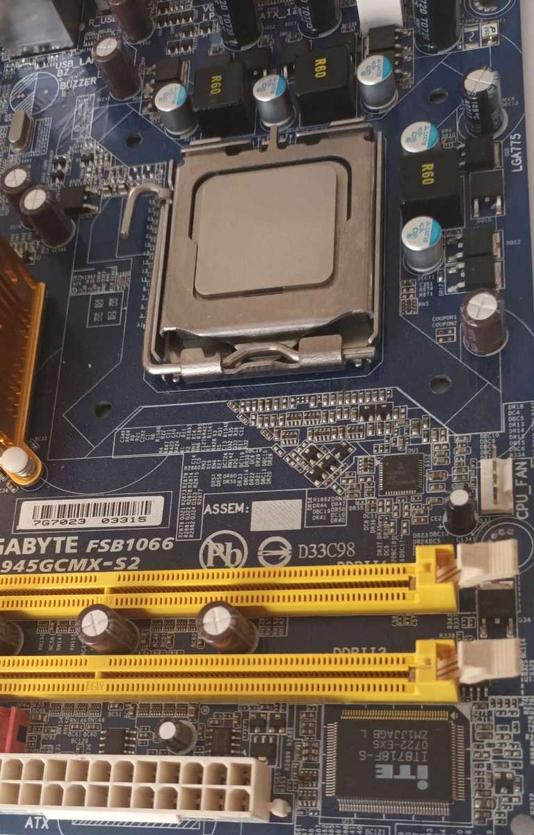 GIGABYTE GA-945GCMX-S2 (rev. 6.6) Motherboard with CPU(PLEASE READ!!!)