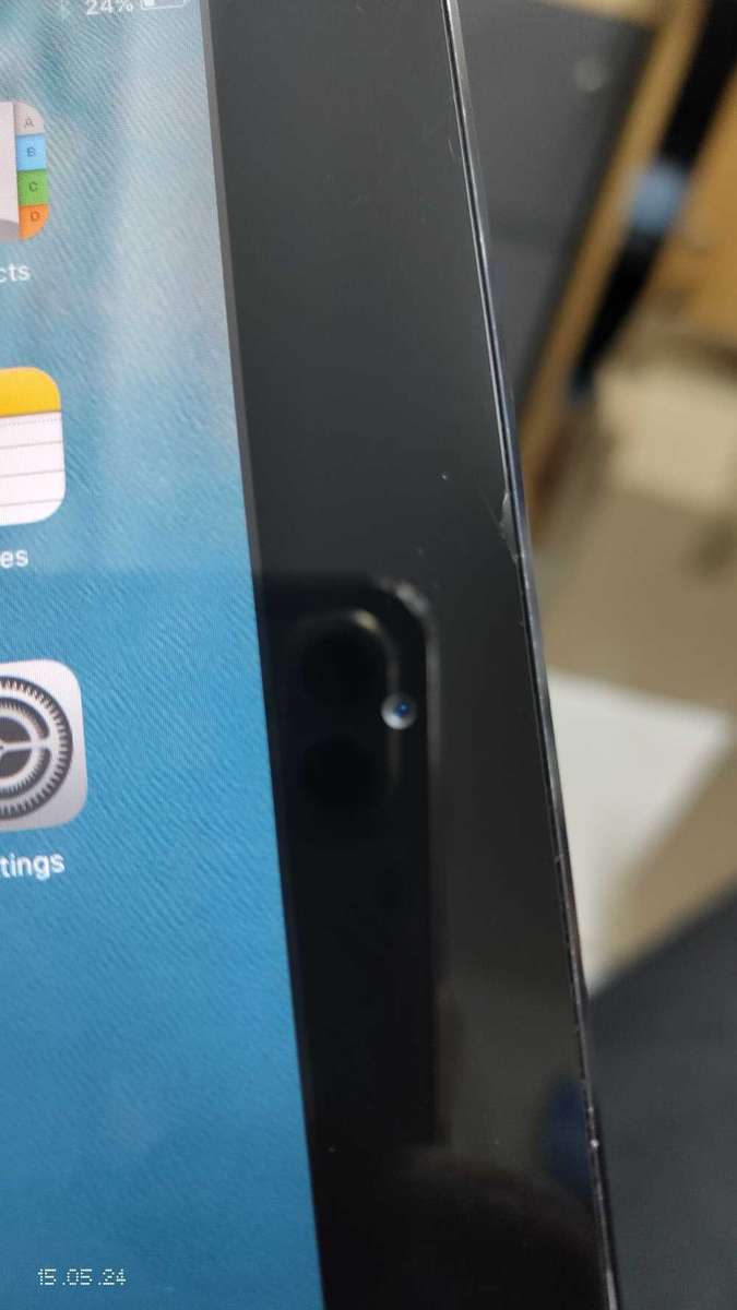 iPad mini 64Gb wifi only Black (small crack Touch){pre Owned}