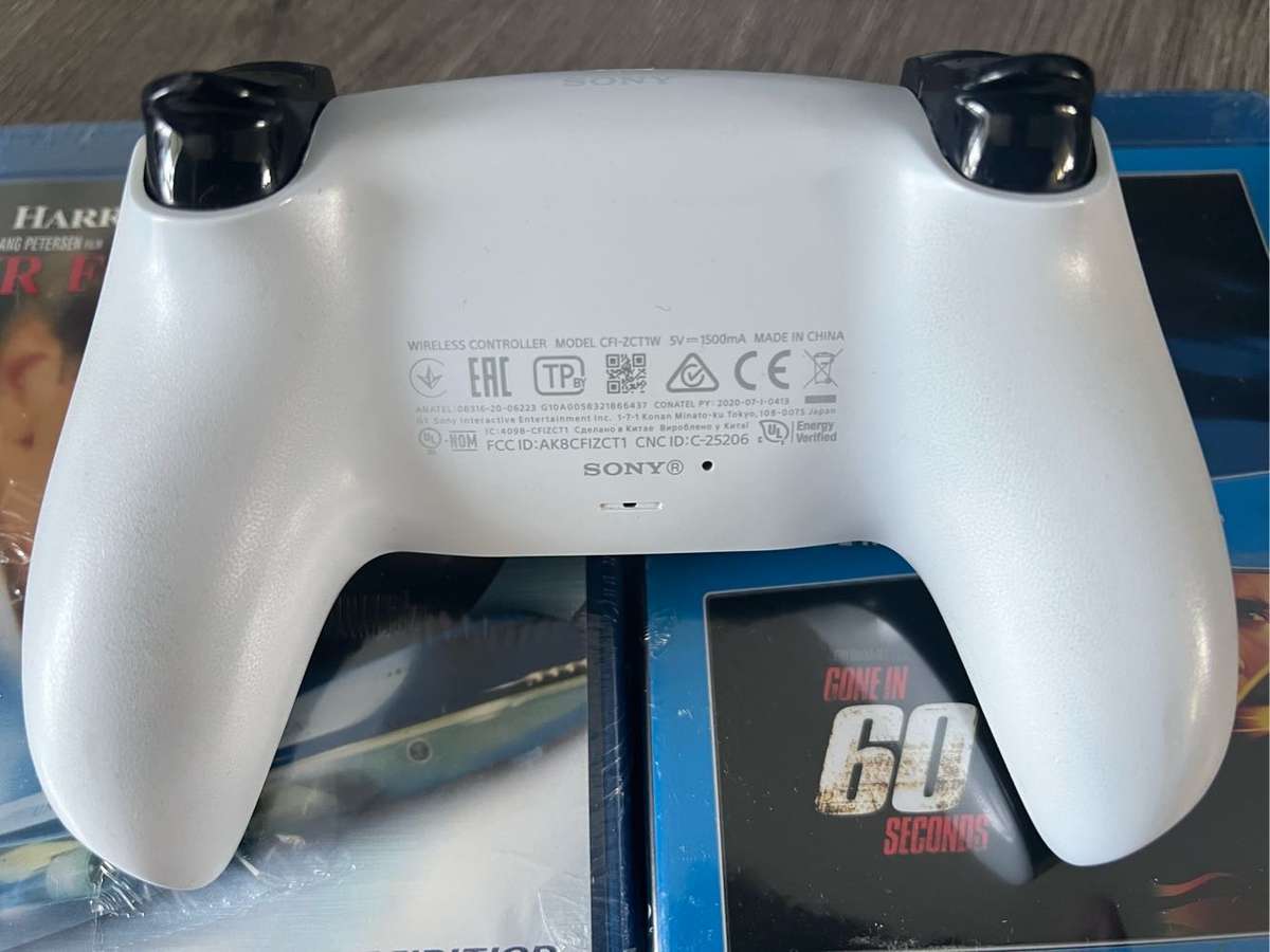 PS5 1TB Disc Edition Boxed + Controller + Charging dock + 2 DVDs