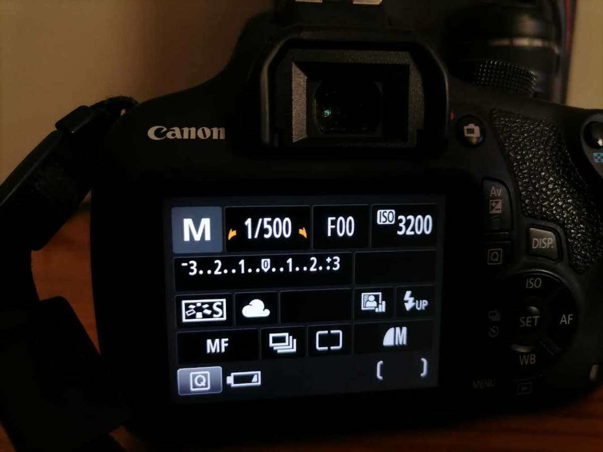 Canon 1200D DSLR bundle with 70-300mm lens and bag