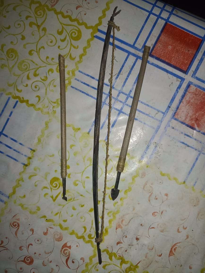 Koisan /Bushman bow and spheres