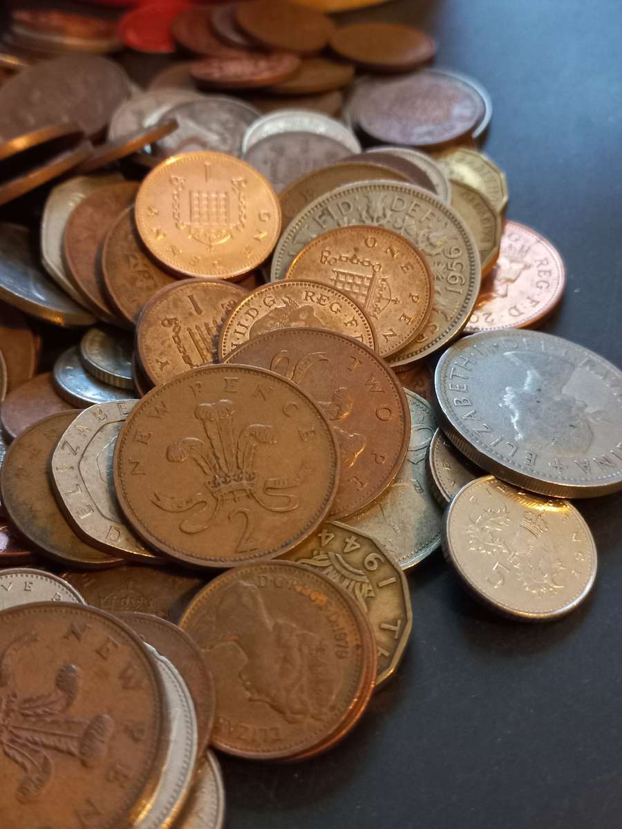 190 Mixed UK Coins in Vintage British Sweets Tin