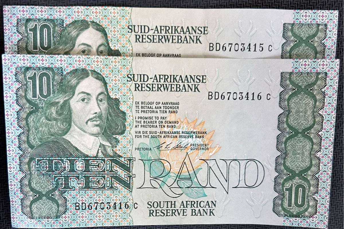 CL Stals two consecutive R10 notes