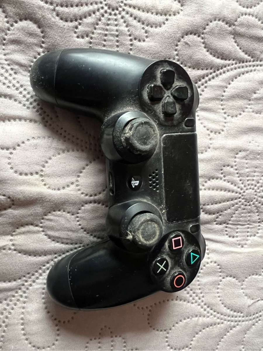 PS4 controller