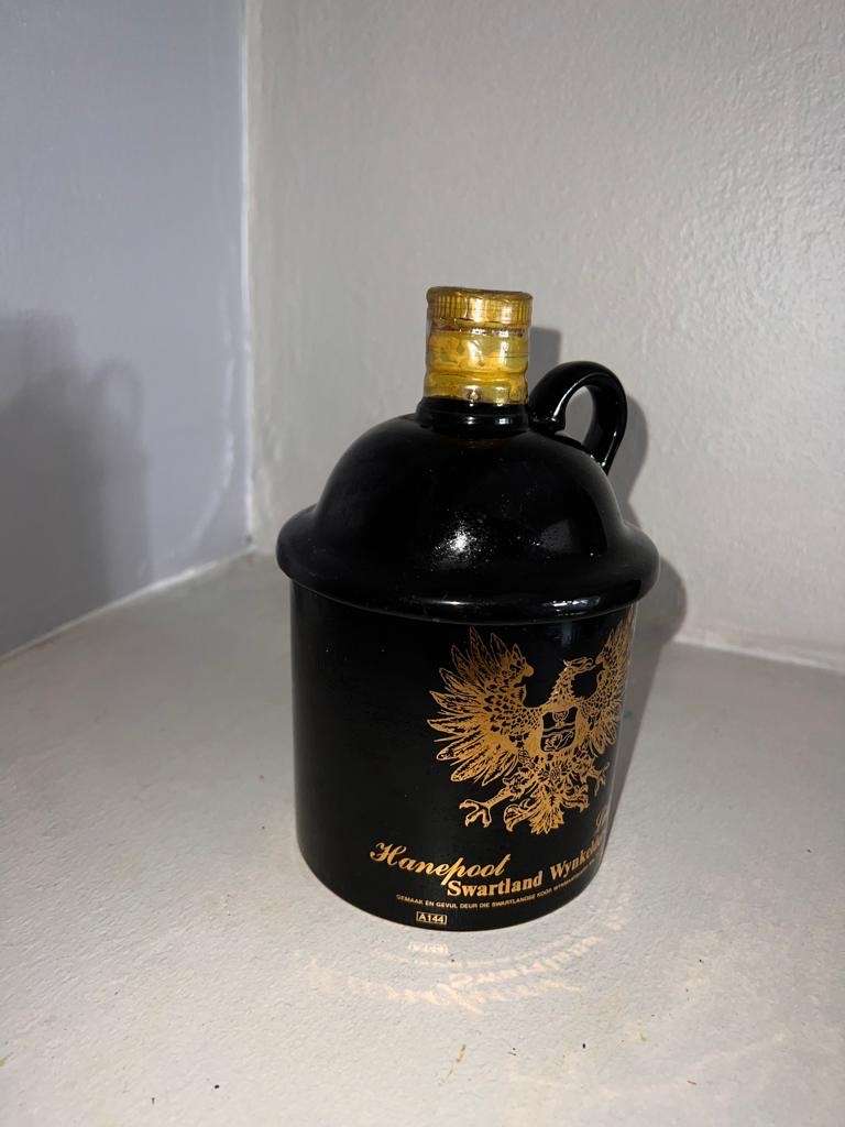 Odd pair of Swartland Sa wynkelders